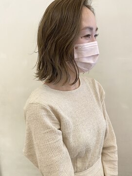 マカロンコワフュールドウシワカマル(macaron coiffure de ushiwakamaru) 柔らかアッシュベージュ