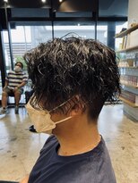 ザデイ カットアンドカルチャーショップ(THE DAY CUT&CULTURE SHOP)&nbsp;センターパートツイストスパイラル[メンズカット/パーマ]