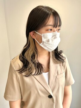 ツキ 横浜店(tuki) インナーカラーミルクティーベージュシルバーイヤリングカラー