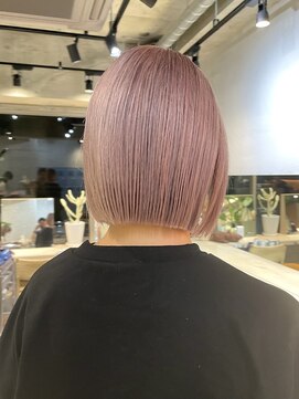 サンク 原宿 表参道(cinq) ボブ切りっぱなしボブブリーチハイトーンピンクベージュ20代韓国