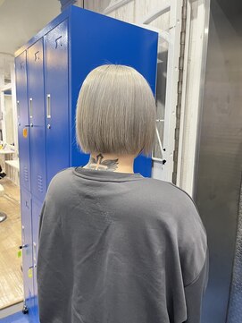 ホワイト 梅田(white) @シルバーカラー/ミニボブ