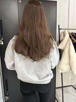 カミエ(kamie) セミロングベージュ×透明感のあるツヤ髪スタイル