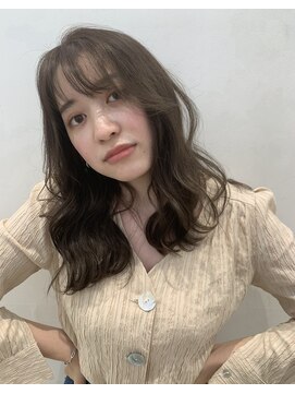 バズ(BUZZ) ブルベさんに似合う柔らかグレージュ!