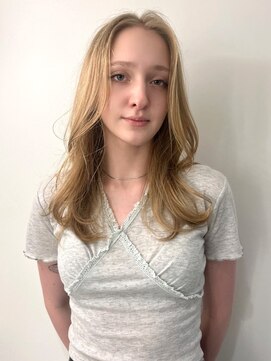 シーン(SCENE) くびれヘア　レイヤーカット　ブリーチ　ブロンド【天神/今泉】