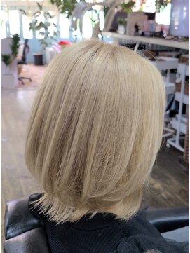 カラーズ(THE COLORS) ベージュカラー