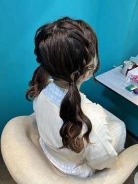 リエラ 新宿(RIERA) 編み込みツインテール