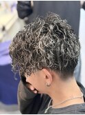  &nbsp;&nbsp;&nbsp;ハイライト×ツイスパで魅せる、男前メンズパーマ
