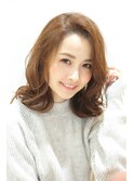 ベージュカラーのセミストレート