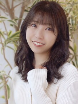 むーきち 吉祥寺(mu-kichi) 顔まわりレイヤーで動きのあるミディアムスタイル