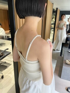 エッセンス(THE ESSENCE) bob/デザインカラーレイヤーカットウェットヘアオリーブベージュ