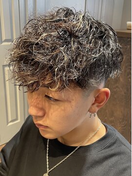 メンズココ 日本橋店(MENS COCO) 【学生必見】ハイライトスペインカール【メッシュフェード】