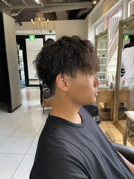 アイズ 海老名(AIZU) ツイストスパイラルパーマ メンズパーマ 眉毛 海老名 カット