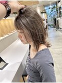 大人ナチュラルハイライトグレージュミディアムレイヤーくびれ