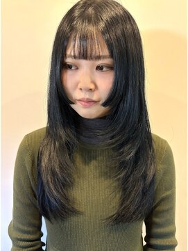 ヒャッカ(hyakka) ロングのレイヤーカット × フェイクブラック