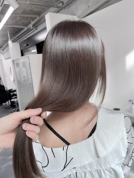 イーチ 吉祥寺(EACH) 【前川南】柔らか艶ベージュ