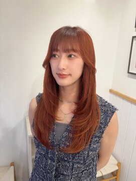 ジジ フィーカ 佐野(Gigi fika) お顔周りレイヤー×ブリーチなしオレンジ