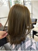 オリーブカラーオリーブベージュレイヤーカットくびれヘア