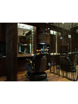 大人の男の為の隠れ家。こんなお店を探してた！隣りが気にならない男の為だけのリラクゼーション空間です。