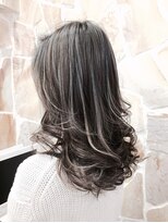 サロン ド ハル salon de HARU シルバーアッシュデザインカラー