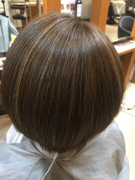 ブレイス(BRACE) 外国風ハイライトボブ