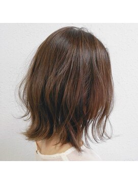 ジェナ(Jena) ラフウェーブ×透け感ミディ