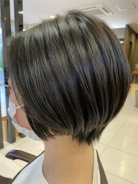 ベランダ ヘア 大人ショートボブ