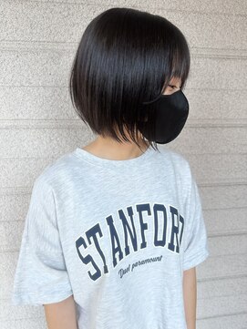 サラ(SARA) ガーリーショートボブ。