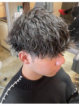 ジュンヌオム リンカラン(Jeune Homme LINGKARAN) 波巻き×ツイストスパイラル×刈り上げマッシュ