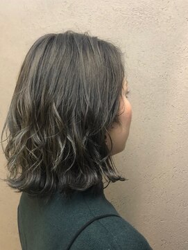 デューヘアー(due hair) 赤みを抑えた透明感カラー