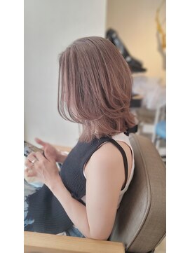 アバント(avant) シアーベージュ×レイヤースタイル