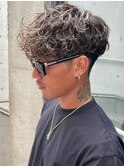 外国人風スペインカール　メンズ　ショート　フェード　眉毛