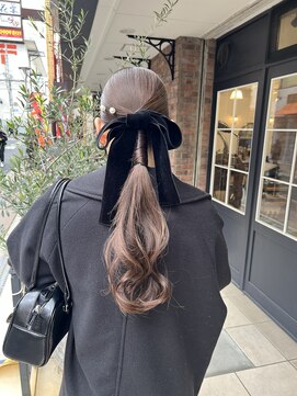 トータルビューティ ジェム バイ ヘアタイム(TOTAL BEAUTY gem by HAIR TIME) タイトヘア ベロアリボンアレンジ