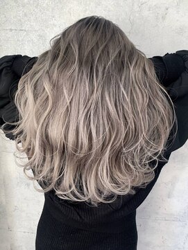 ディーバ 藤沢(D.I.E.V.A) 10代20代30代海外風ホワイトピンクベージュミディアムレイヤー