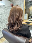 巻き髪　ペールベージュカラー