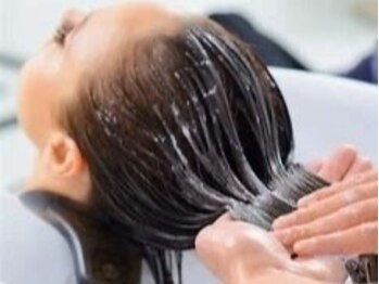 アンリ(AnnRe)の写真/年齢とともに気になる髪のダメージも”AnnRe”にお任せ＊髪のお悩みを解決し指通り滑らかなうるツヤ美髪に