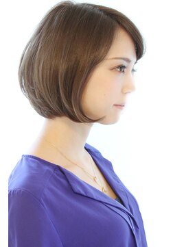 レウナ 外苑前(Reuna) ３０代４０代に人気頭の形を綺麗に見せるボブ