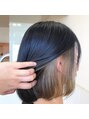 ヘアポジションバラジマ 茨島店 HAIR Pｏｓｉｔｉｏｎ&nbsp;フォギーベージュのインナーカラーと全体はブルーグレージュ
