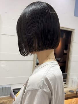 ビュー フクオカ(VIEW FUKUOKA) 美髪にオトナかわいいホワイトグレージュネビージュショートボブ