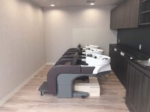 サロン ド ユーアカデミーの雰囲気（シャンプー台は、首あたりが優しくリラックスして頂けます。）