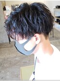 センターパートツイストスパイラルパーマメンズ波巻きパーマ