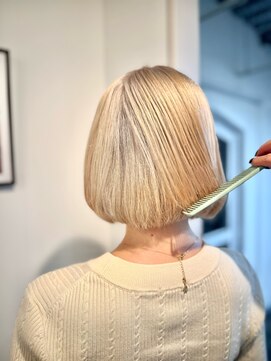 マリン(Marine) 20代30代ミニボブハイトーンブロンドヘア