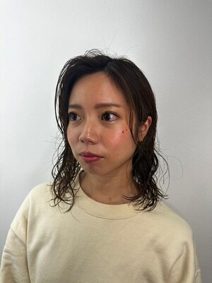 髪のダメージを最小限に抑え、思い通りの質感やデザインを創る。モチも良く、やわらかい手触りが魅力◎