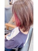 さりげなく個性をプラス◎インナーカラー×くびれボブ
