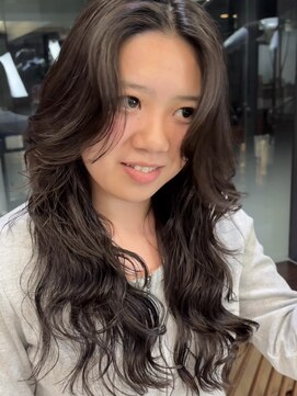 アメリ バイ アピッシュ(Amelie by apish) コテ巻き風パーマ少しゆるめ　20代　新デジタルパーマ