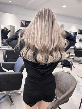 キング(K!ng) ハイライトカラーミルクティーベージュレイヤーカット