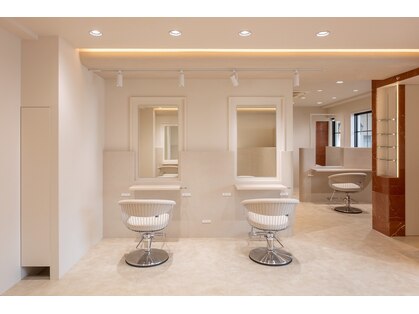 アクシス カリヤ(`AXIS KARIYA)の写真