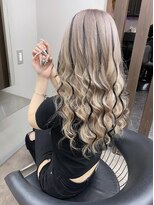 エミーバイモアムー(Emmie byMoremuu)&nbsp;【埼玉YU-TA ギャル美容師】ギャルスタイル