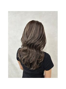 アース オーセンティック 越谷レイクタウン店(EARTH Authentic) 越谷でインスタ映えなハイライトカラーで垢抜けロング