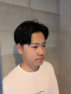 ワンワンオー バーバーショップ コンチネンタル(@110 BARBER SHOP continental) 韓国風センターパートツーブロック