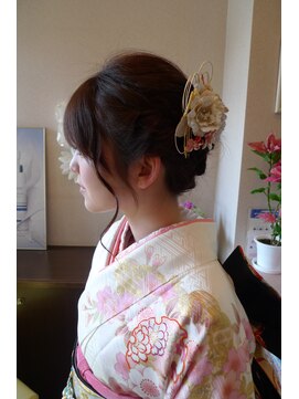 美容室にいやま 着物に合わせた清楚なアップスタイル